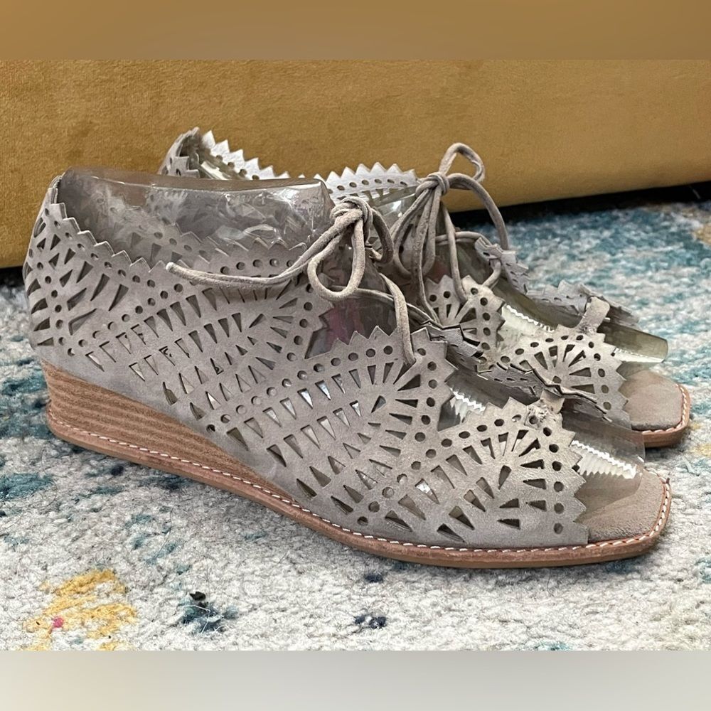 Jeffrey Campbell Espejo Wedge Shoes Laser Cut Lace Up Taupe Size 9